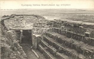 Gyalogság lőállása Brest-Litowsk egy erődjében, kiadja a M. kir. 10. honvéd gyalogezred / Infrantry trench at Brest-Litovsk, K.u.K. Army, WWI, published by the 10th Royal Hungarian Infrantry regiment; from postcard booklet