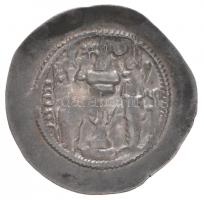 Szasszanida Birodalom / I. Khusro 531-579. Drachma Ag (4.09g) T:3
Sasanida Empire / Khusro I 531-57...