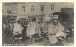 Huszt, Chust; Piac tér, Magyar Bazár, Női felöltők és kalap nagy raktár / market square, bazaars, shops, automobile