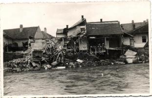 1941 Kolozsvár, Cluj; a megáradt Szamos által okozott károk / damages caused by the flooding of the Somes River, photo (EK)