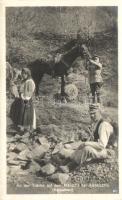 Alsóbisztra, Nyzhnii Bystryi; katonák isznak a folyóból / soldiers drinking from the river