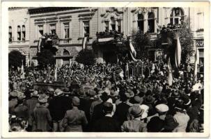 1940 Kézdivásárhely, Targu Secuiesc; bevonulás, katonai teherautó, Szép Róbert üzlete / entry of the Hungarian troops, military truck, shop; 'Kolozsvár Visszatért' So. Stpl.