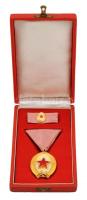 1964. "Munka Érdemrend" arany fokozata, aranyozott Br kitüntetés miniatűrrel szalagsávon eredeti tokban T:1-,2