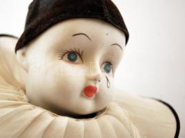 Porcelán fejű, kezű és lábú bohóc, h: 38 cm