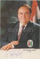 Fotó Dr. Torgyán Józsefről saját kezű aláírásával