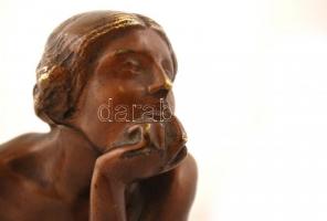 Kisfaludy Stróbl Zsigmond (1884-1975): Guggoló leány.
Bronz, jelzett, márvány talapzaton, m:33 cm