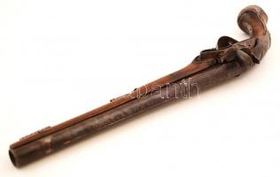 cca 17-18. sz. Ütőkakasos, elöltöltős pisztoly, hatástalanítva, több helyütt rozsdás, tisztításra sz...