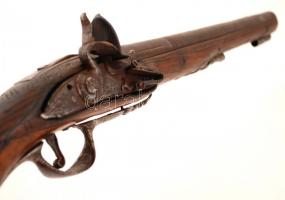 cca 17-18. sz. Ütőkakasos, elöltöltős pisztoly, hatástalanítva, több helyütt rozsdás, tisztításra sz...
