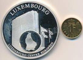 Luxemburg DN "Európai valuták" ezüstözött Br emlékérem, "1990. 1Fr" aranyozott érmével (50mm) T:PP ujjlenyomat,2 Belgium ND "European Currencies" silver plated Br medallion with "1990. 1Fr" gold plated coin (50mm) C:PP fingerprint,XF