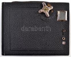 Eho-Altissa dobozfényképezőgép, kis kopásnyomokkal, saját tokjában /

Eho-Altissa box camera with ...