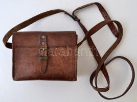 Eho-Altissa dobozfényképezőgép, kis kopásnyomokkal, saját tokjában /

Eho-Altissa box camera with ...