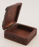Kis virágos fa doboz, apró sérüléssel, 9x9x5 cm