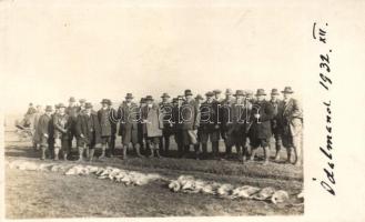 1932 Ódalmand, Urak eredményes vadászat után / Hungarian hunters, photo (ragasztónyom / gluemark)