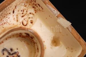 Goebel kisfiú esernyővel és táskával, kézzel festett, jelzett, apró kopásnyomokkal, kis lepattanássa...