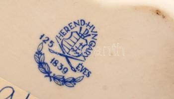 Viktória mintás Herendi szív alakú tálka, kézzel festett, jelzett, apró kopásnyomokkal, 10×10,5 cm