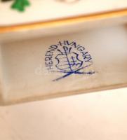 Herendi petrezselyemmintás gyufásdoboz-tartó, kézzel festett, jelzett, nagyon apró kopásnyomokkal, 4...