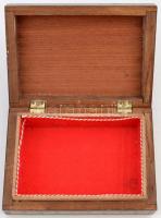 Gazdagon díszített, gyöngyház berakásos fa dobozka, arab felirattal, 17x12x5 cm