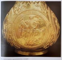 László Gyula: Árpád Népe. Budapest, 1986, Helikon. 
Keménykötésben illusztrált fedőborítóval