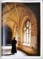 Korniss Péter: Magyarország Európa szívében. Budapest, é.n., Officina Nova. Kiadói egészvászon kötés...