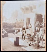 cca 1890 Kecske taglózása Indiában. Nagyméretű fotó / India, killing a goat 22x22 cm