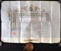 1907 Erdészeti oklevél Selmecbányai akadémiát végzett erdész részére, önálló erdőgazdaság vezetésére jogosító. Jó állapotú címeres viaszpecséttel, pergamenen