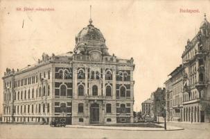 Budapest XI. Kir. József műegyetem, kiadja Divald Károly (kis szakadás / small tear)