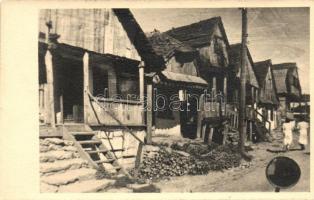 3 db RÉGI fotólap, ismeretlen település, az épületek alapján feltehetően Volinyi (Volhínia) terület,...