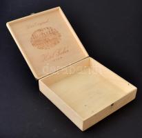 "Hotel Sacher Wien" fa doboz, 24x24x6,5 cm