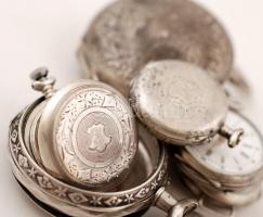 Ezüst zsebóra tokok, hibás, hiányos órák, Ag.,bruttó:137,9gr., egy részük jelzett, nem  működik,6db