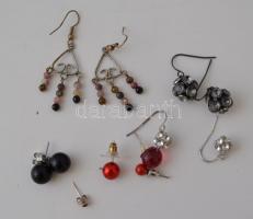 Kis bizsu tétel gyűrűkkel, fülbevalókkal, karkötővel, szövet borítású szép ékszertartó dobozkában