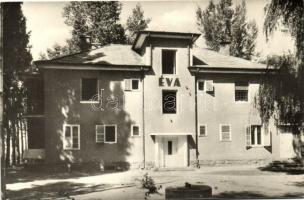 24 db MODERN, fekete-fehér városképes képeslap, magyar városok, vegyes minőség / 24 modern black and...