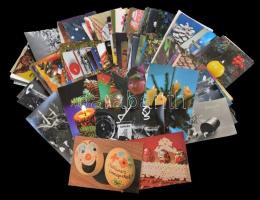 240 db MODERN, fekete-fehér és színes motívum képeslap, karácsonyi és újévi üdvözlőlapok, vegyes min...