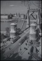 cca 1930 Villamosok a régi Erzsébet hídon, korabeli negatívról készült modern nagyítás, 18x13 cm