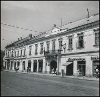 cca 1965 Kotnyek Antal (1921-1990) fotóriporter vintage, jelzés nélküli fotói Miskolcról, 5 db fényk...