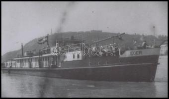 cca 1950 Eger hajó, Fekete György (1904-1990) budapesti fényképész hagyatékában fellelt reprodukciós negatív modern nagyítása, 16,5x9 cm