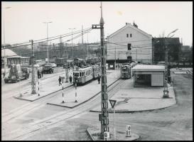 cca 1980 Budapest, 2-es és 24-es villamosok végállomása, 13x18 cm