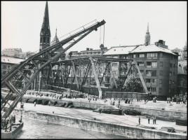 cca 1960 Budapest, Kossuth híd bontása, vintage fotó, 18x24 cm
