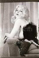 cca 1960 Porno repró film, 28 felvétel kisfilmen, tasakban, 24x36 mm