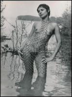 cca 1973 A szabadság érzésének kifejezése, 4 db finoman erotikus fotó, 24x18 cm és 20x17 cm közötti ...