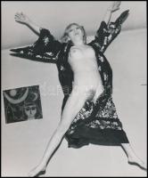 cca 1973 A szabadság érzésének kifejezése, 4 db finoman erotikus fotó, 24x18 cm és 20x17 cm közötti ...