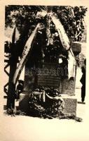 Munkács, Mukacheve; az 1939-es január 6-ai vízkereszti csata emlékére állított Rongyos Gárda márványtáblája / military monument of the attack of the Czechs in 1939