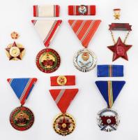7db-os vegyes szocialista kitüntetés tételfőleg tokokkal, közte 1957. "Szolgálati Érdemérem&quo...
