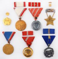 7db-os vegyes szocialista kitüntetés tételfőleg tokokkal, közte 1957. "Szolgálati Érdemérem&quo...