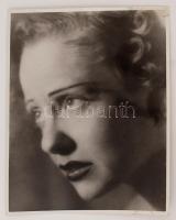 cca 1940 Lucienne Boyer (1901-1983) világhírű francia dizőz portréja, feliratozva, 30x24 cm