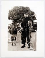 cca 1980 Szabó Judit: Lány a szamarával, feliratozott, vintage fotóművészeti alkotás, 40x30 cm