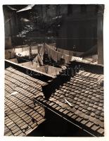 cca 1958 Tomori Ede (1920-1997): Nagymosás, pecséttel jelzett, feliratozott, vintage fotóművészeti alkotás, 39x30 cm