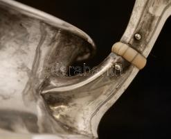 Ezüst (Ag.) kiöntő elefáncsont gyűrűkkel, apró horpadással, jelzett, m:19,5 cm,  nettó:416 g