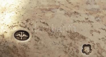 Ezüst (Ag.) kiöntő elefáncsont gyűrűkkel, apró horpadással, jelzett, m:19,5 cm,  nettó:416 g