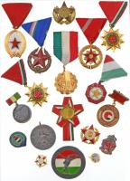 18db vegyes szocialista kitüntetés, jelvény, közte 1964. "Munka Érdemrend" arany fokozata, aranyozott Br kitüntetés mellszalagon, 1957. "Szocialista Munkáért Érdemérem" aranyozott, zománcozott Br kitüntetés mellszalagon T:vegyes