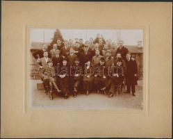 1910-1952 8 db különféle méretű iskolai csoportkép, tabló,jelzett arckép, stb. közte az ungrvári rus...